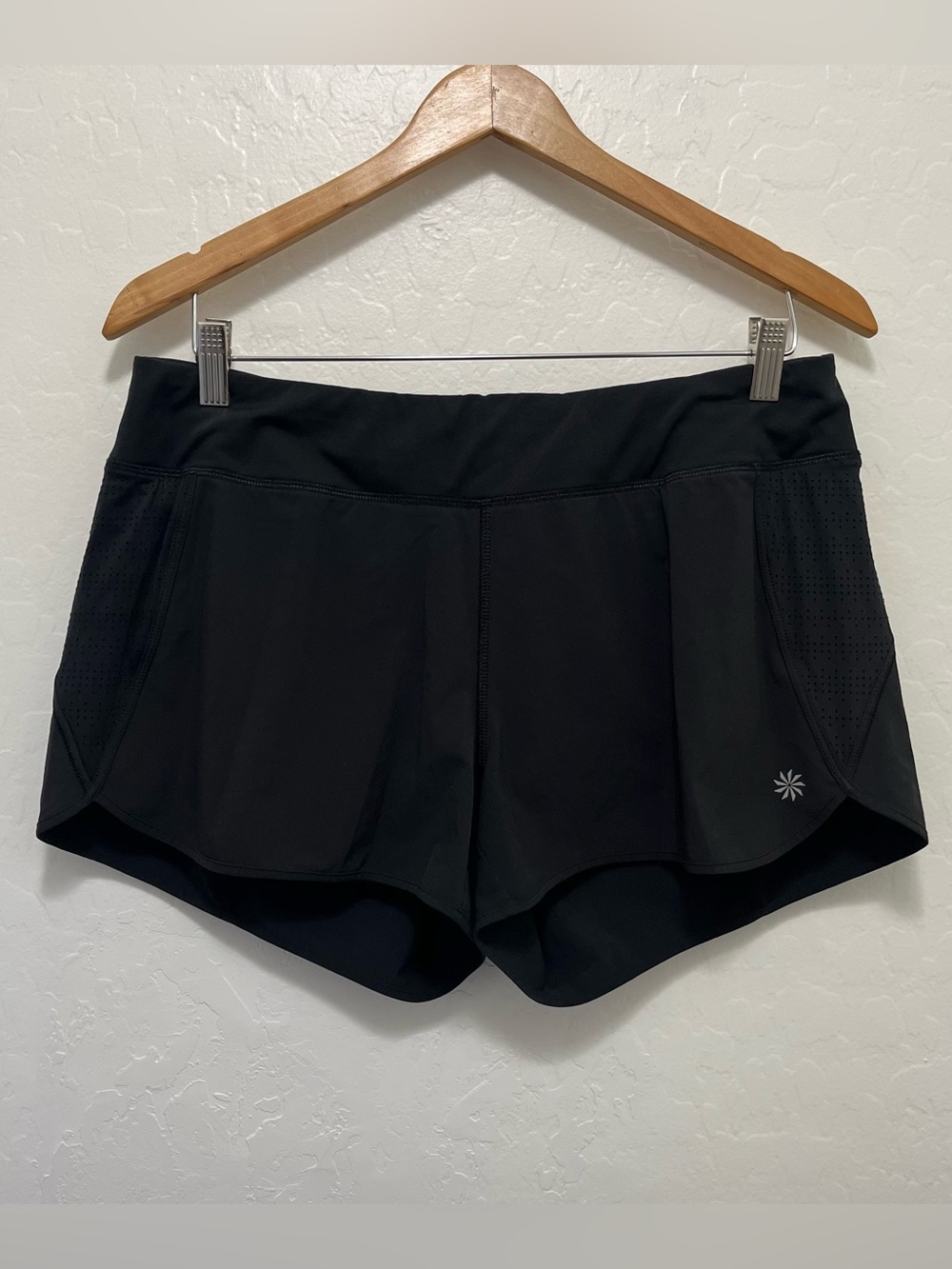 Athleta Lined Athletic Shorts Womens Size L Black Zip Pocket Gym Running